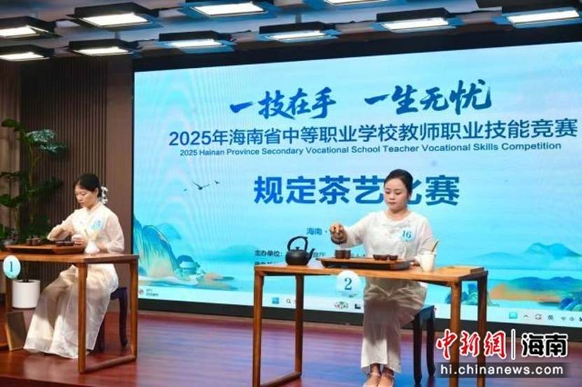 人们在看台上的人在电视前AI 生成的内容可能不正确。