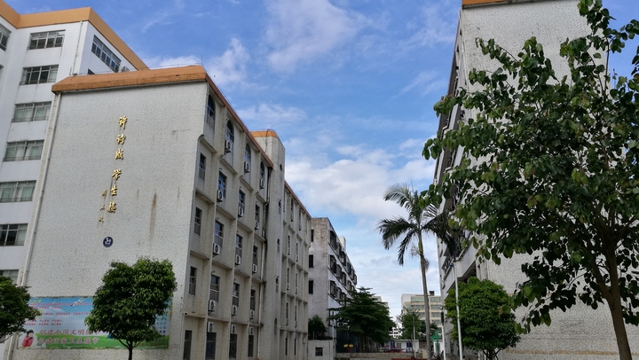 9许诗成学生宿舍楼(配有空调、热水器).jpg